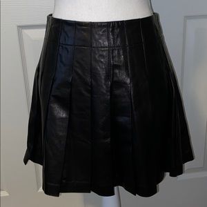 ALICE + OLIVIA Leather Pleated Skirt 🖤